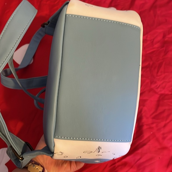 Winnie the Pooh loungefly bag - Picture 5 of 5